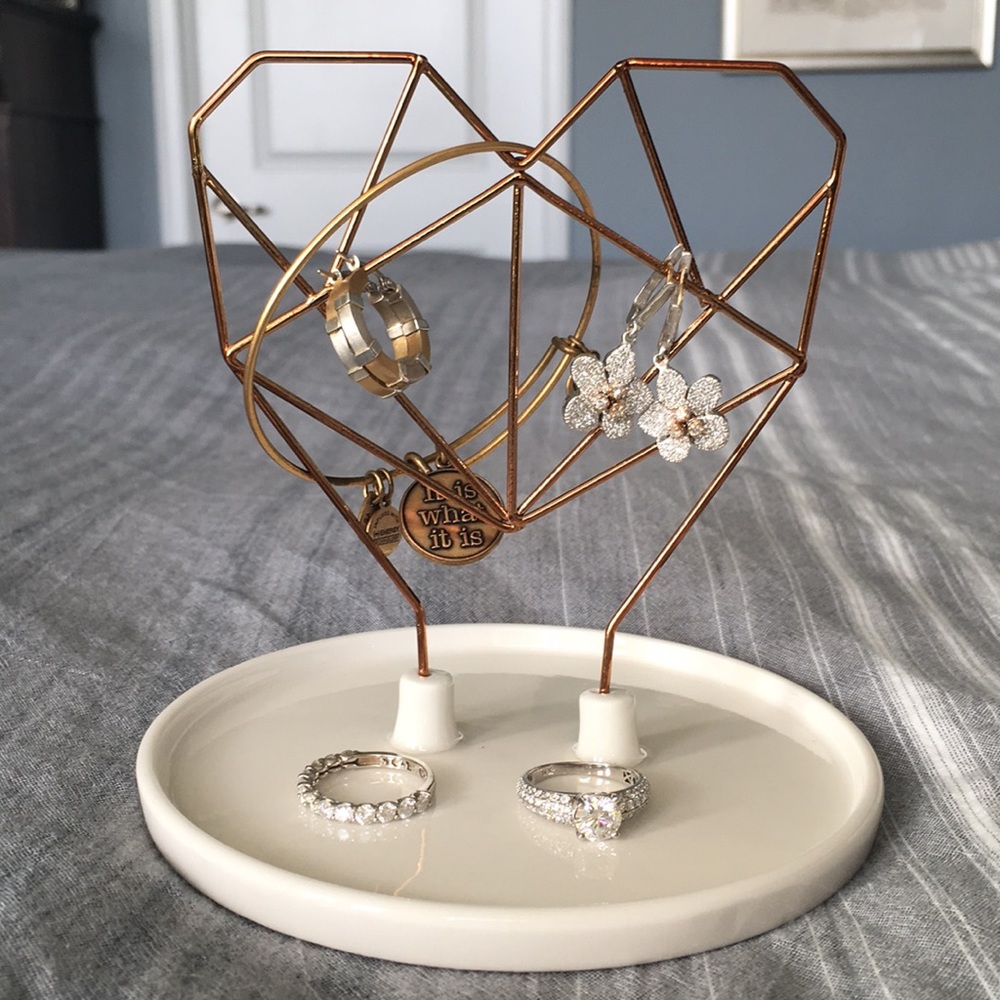 NWT IMM Rose Gold Wire Heart Jewelry Holder💛